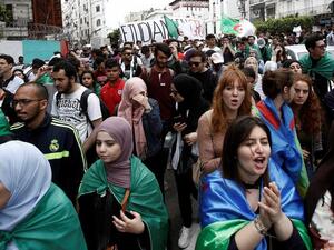  أعلنت الرئاسة الجزائرية تشكيل "الهيئة الوطنية للوساطة والحوار" من أجل التشاور "مع فعاليات المجتمع المدني