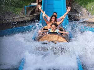 بالرغم من قيام غالبية الأفراد في الدولة بزيارة حدائق الألعاب الترفيهية إلا أن الكثيرين يفضلون قضاء الإجازات القصيرة في البر والطبيعة