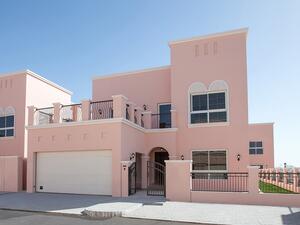 سيضم مجتمع "ند الشبا" العديد من مرافق اللياقة البدنية والترفيهية، بما في ذلك مسارات مخصصة للدراجات الهوائية والجري بطول 5 كم قيد الإنشاء حالياً تحيط بكامل المشروع، ونادي مجتمعي قادم يضم مطعماً، وحوض سباحة، وصالة رياضية وملاعب رياضية.