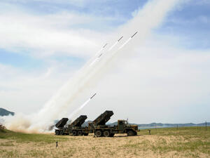 Tthe South Korea army firing the MLRS(Multiple Launch Rocket System) near East Sea. (Shutterstock/ File Photo)