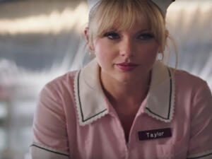 Swift is promoting a new Savor Card from Capital One in the clip. (YouTube Screenshot)