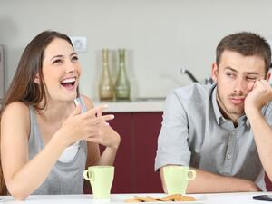 المرأة الدلو تعبرين دائماً عن شعورك بالرغبة في التحرر وهو ما يزعج زوجك وإن كان لا يتحدث عن ذلك