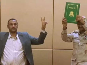 - إلغاء كافة القوانين التي تميز ضد النساء.