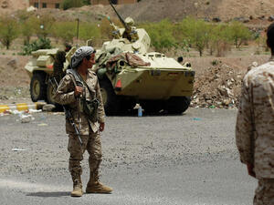 تداول ناشطون، مقطع فيديو ظهر فيه العميد منير اليافعي قائد لواء الدعم والمساندة بقوات ”الحزام الأمني“ 