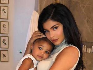 كايلي جينر و ابنتها ستورمي