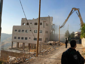  جرافات الاحتلال هدمت قبل عشرة أيام ١٠ مباني في حي واد الحمص ببلدة صور باهر جنوب شرق القدس المحتلة