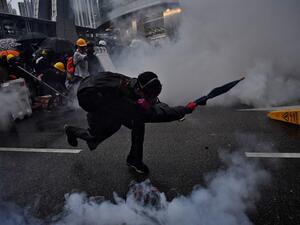 Protesters return tear gas in Tseun Wan in Hong Kong on August 25, 2019 in the latest opposition to a planned extradition law that has since morphed into a wider call for democratic rights in the semi-autonomous city. (AFP/ File Photo)