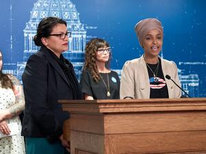 U.S. Reps. Ilhan Omar (D-MN) and Rashida Tlaib (D-MI) hold a news conference on August 19, 2019 in St. Paul, Minnesota. (AFP/ File Photo)