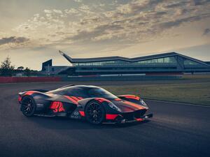 إطلاق سيارة ’فالهالا‘ في أمريكا الشمالية اليوم، ضمن استعراض ’ذا كويل‘ في إطار فعاليات أسبوع مونتري للسيارات