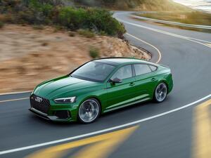 تأتي سيارة RS 5 Sportback بعجلات معدنية مصقولة قياس 19 بوصة كتجهيز أساسي، فيما تتوافر عجلات بقياس 20 بوصة كتجهيز اختياري. 
