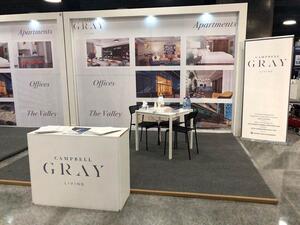 انطوت مشاركة مشروع "كامبل غراي ليڤينغ عمّان" في المعرض الذي اشتمل على أجنحة خاصة بأفضل الشركات الرائدة من الأردن وخارجه من تلك العاملة في مختلف القطاعات بما فيها قطاع التطوير العقاري