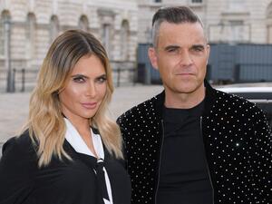 Robbie Williams and his wife Ayda Field (Twitter)