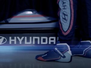 أول سيارة كهربائية يبنيها فريق هيونداي "موتور سبورت" من مقره الرئيس في مدينة آلتسناو الألمانية.