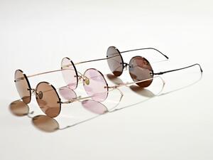 تتوفر مجموعة نظارات Bentley الجديدة في حجمين مختلفين وثمان تشكيلات مختلفة من الألوان لتناسب جميع متطلبات العملاء مع اختلاف شخصياتهم وأذواقهم.