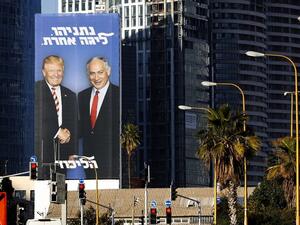 A giant election billboard of Israeli Prime Minister Benjamin Netanyahu and US President Donald Trump, with a slogan in Hebrew: "Netanyahu, in another league". (AFP /JACK GUEZ)