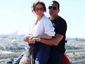 Alex and Jennifer (Instagram) 