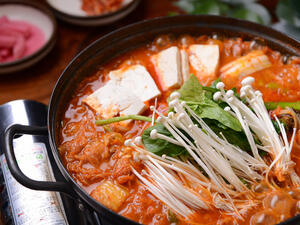 Korean kimchi stew in a bowl (Shutterstock)	