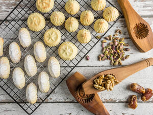 Mamoul with seeds (Shutterstock)	