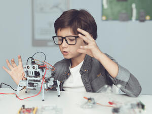 Robotics education (Shutterstock)	