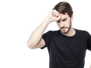  قد يكون من علامات الإصابة بألزهايمر بسبب وجود ضمور في خلايا المخ