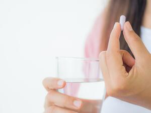 تناول حبوب منع الحمل على معدة فارغة قد يزيد من خطر الغثيان