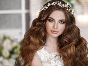 على العروس ألا تُغفل أهمية البروفة تسريحة الزفاف في تحضيرها نفسياً 