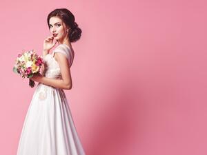 أكثر ما يخفي عيوب الأرداف أو الصبايا صاحبات جسم الكمثرى هي الفساتين المنفوشة بقصة السندريلا