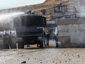 Members of the Turkish gendarmerie fire tear gas and water cannon to disperse a demonstration by displaced Syrians along the border with Turkey. (AFP/ File Photo)