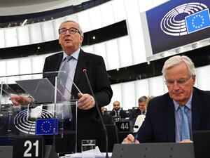 European Commission President Jean-Claude Juncker (L) gestures as he speaks past EU chief Brexit negotiator Michel Barnier during a debate on Brexit at the European Parliament in Strasbourg, northeastern France on September 18, 2019. (FREDERICK FLORIN / AFP)
