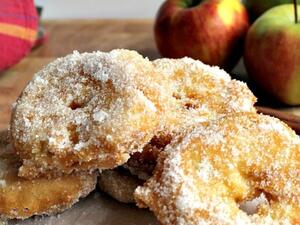 دوناتس التفاح المقلية بالقرفة