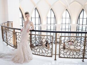 For intimate weddings, the prime spots Das Room and Casablanca Room comfortably seats 80 guests and 60 guests respectively, both in rounds of 10.