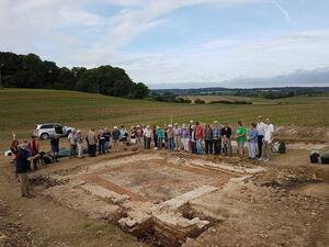 Ancient Roman Art Depicting Mythical Chariot Race Unearthed in Berkshire Village (Twitter)