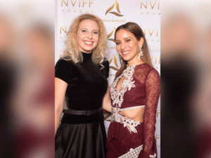 تدور أحداث الضيف حول شاب يحل ضيفاً على أسرة خلال العشاء، ثم تتطور الأحداث في اتجاه لا يتوقعه أحد منهم