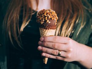 ما تفسير الحلم بتناول المثلجات في المنام؟