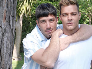  announced the he news while accepting an award at the Human Rights Campaign National Dinner