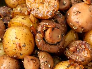 طبق الثوم بالفطر والبطاطا