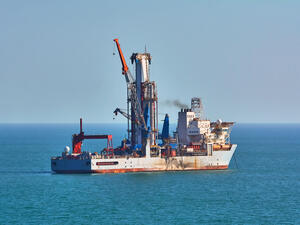 Drilling ship (Shutterstock)	