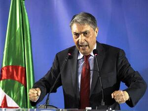 وتتواصل في الجزائر احتجاجات أسبوعية يردد المتظاهرون فيها شعارات رافضة لتنظيم الانتخابات الرئاسية في التاريخ المذكور.