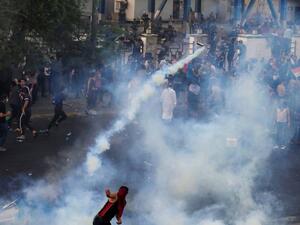  "تغطية الاحتجاجات صعبة جداً، ومختلفة التغطية المعتادة للأحداث، لأن كل ما يطرأ على المتظاهرين تتعرض له الفرق الإعلامية".