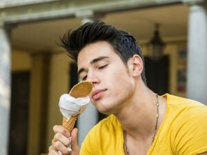 يفضل مولود برج الجدي الذي يتمتع بشخصية تقليدية الآيس كريم بنكهة الفانيلا