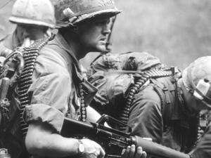 يدل على حدوث فوضى داخل الأسرة كما يمكن أن تضل على سوء الحال في العمل