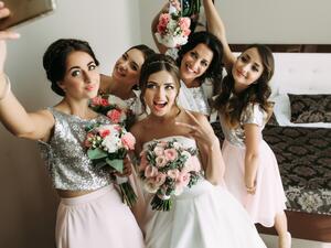 اسألي العروس عن الأشياء التي تنقصها  فهي غالباً لا يمكنها شراء كل الأشياء التي تحتاجها قبل الزفاف