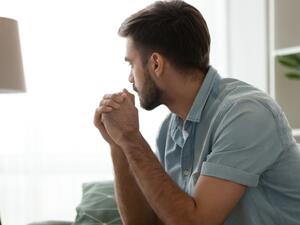 المرض النفسي هو مزيج من الأعراض التي تولّد صعوبات كبيرة في الأداء وتوتر أو ضيق شديد