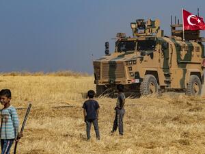  United States and Turkey began last month joint patrols in northeastern Syria aimed at easing tensions between Ankara and US-backed Kurdish forces. (Delil SOULEIMAN / AFP)