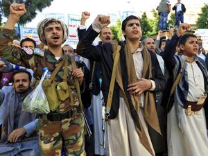 Supporters of Yemen's Shiite Huthi rebels chant slogans as they gather for a rally in support of the group in the Huthi-held capital Sanaa on October 4, 2019. (Mohammed HUWAIS / AFP)