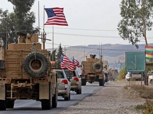 A convoy of US military vehicles arrives near the Iraqi Kurdish town of Bardarash in the Dohuk governorate after withdrawing from northern Syria on October 21, 2019. ( SAFIN HAMED / AFP)