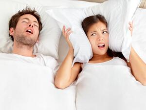 اختراع جديد يعطي أمل لهؤلاء الذين يعانون من الشخير المزمن أثناء النوم
