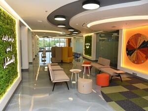  تم تجهيز القاعات بأحدث التجهيزات والتقنيات ٍالتكنولوجية والإلكترونية التي تمت إضافتها إليها والتي بدورها ستعزز من قيمة العملية التدريبية وتطوير الأداء