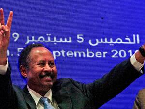 Sudan's Prime Minister Abdalla Hamdok flashes the victory sign during a press conference to unveil his cabinet in Khartoum on September 5, 2019. (AFP/ File Photo)