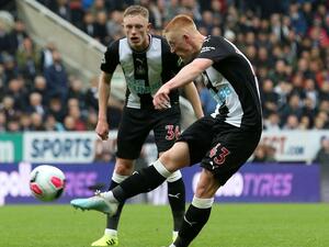 نيوكاسل يصعق مانشستر يونايتد